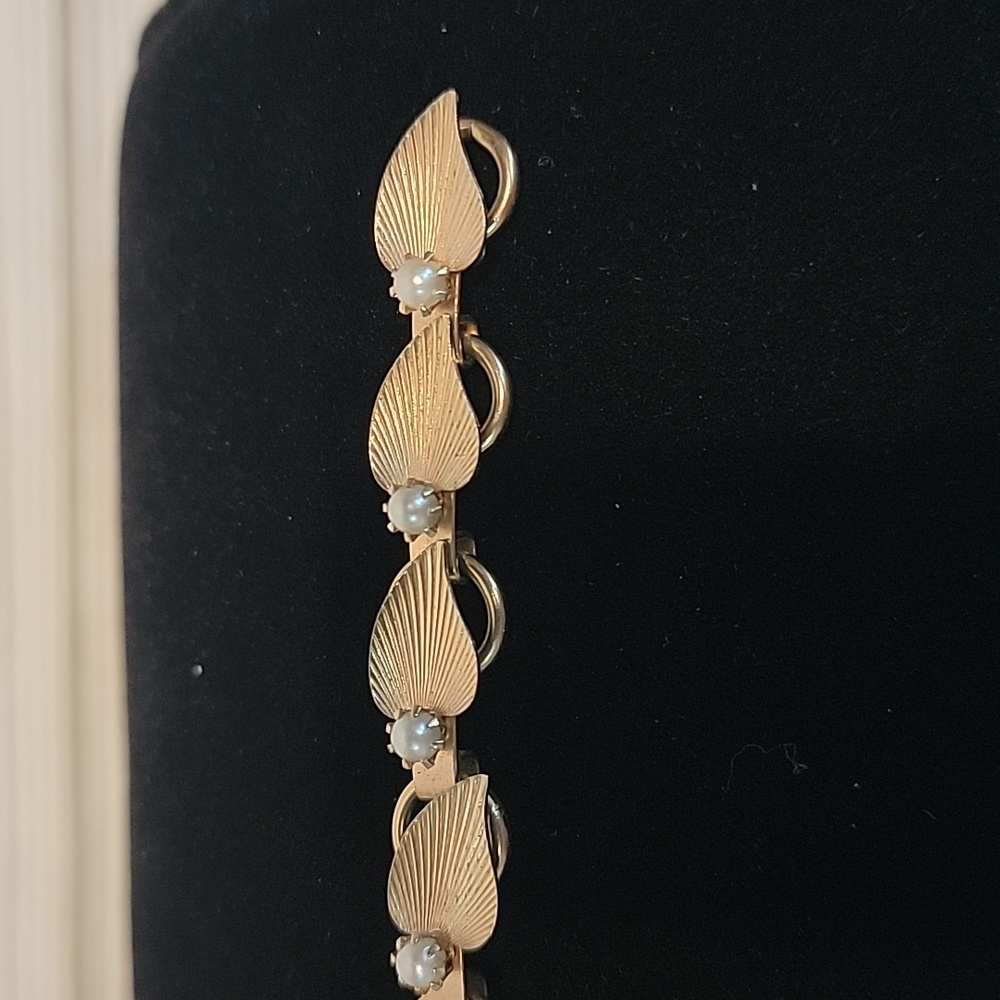 J15 Vintage Leaf and Faux Pearl Bracelet